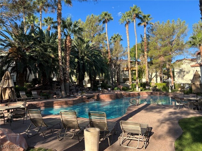 Photo - 2975 Bluegrass Ln Unit 1422