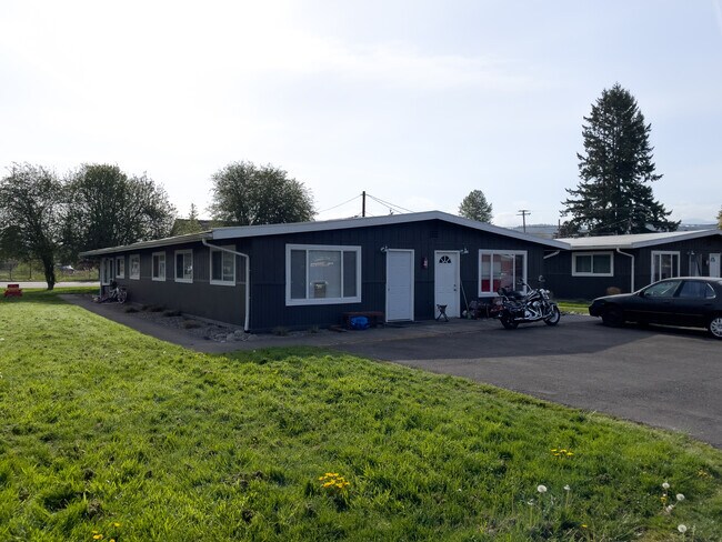 Photo - 1492 Main St