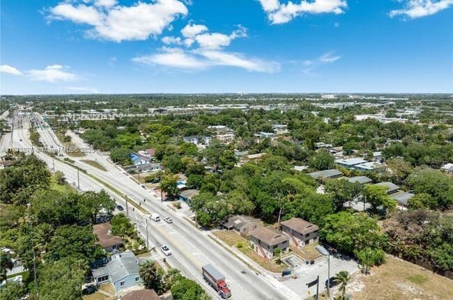 Building Photo - 1175 SW 16th Ave Unit 1