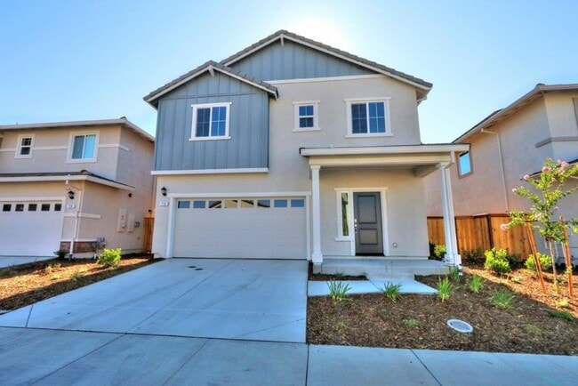 Building Photo - Beautiful Lincoln Home Available in May!