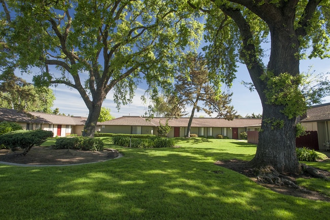 Photo - Oakwood Apartments