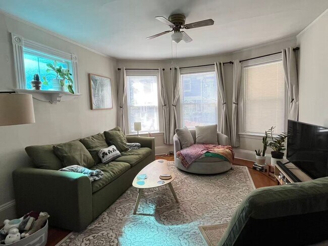 9/1 Spacious Lower Allston 3BR near Boston... - 9/1 Spacious Lower Allston 3BR near Boston...