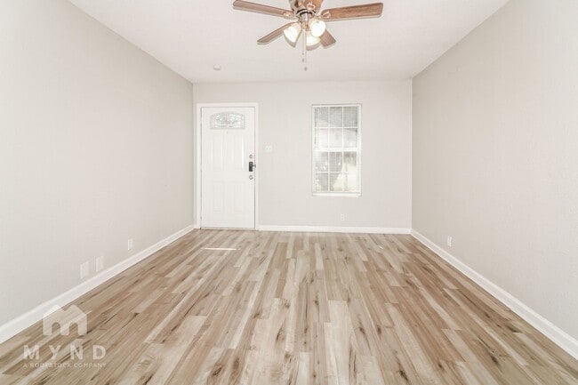 Photo - 1914 Roslyn St