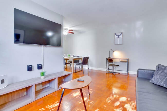 Photo - 1420 W Abingdon Dr Unidad FL1-ID1035598P