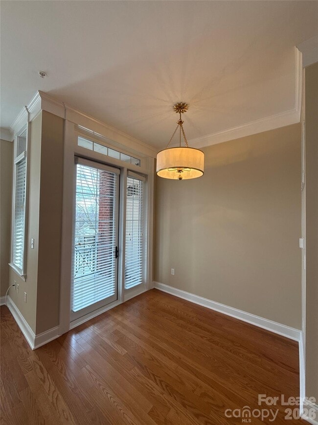 Photo - 2810 Selwyn Ave Unit 308