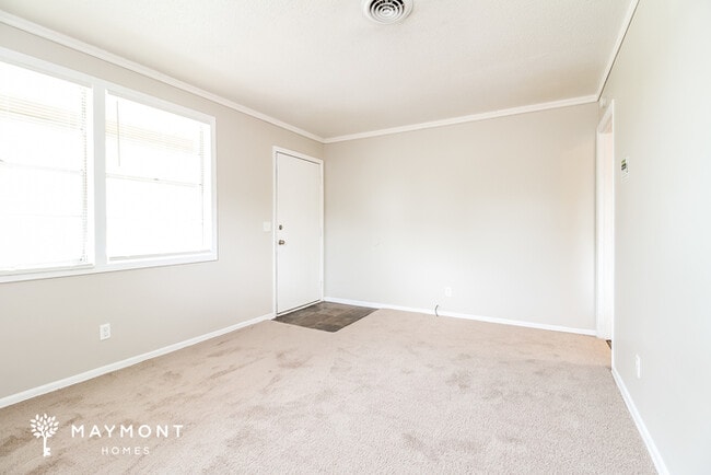 Photo - 604 Mockernut Ln