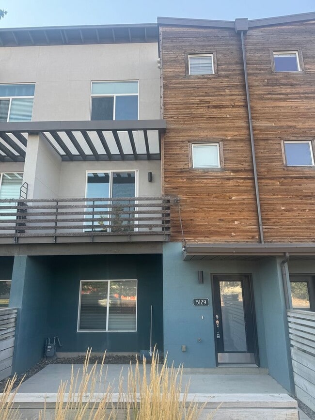 Building Photo - Incredible Herriman Townhome for rent!