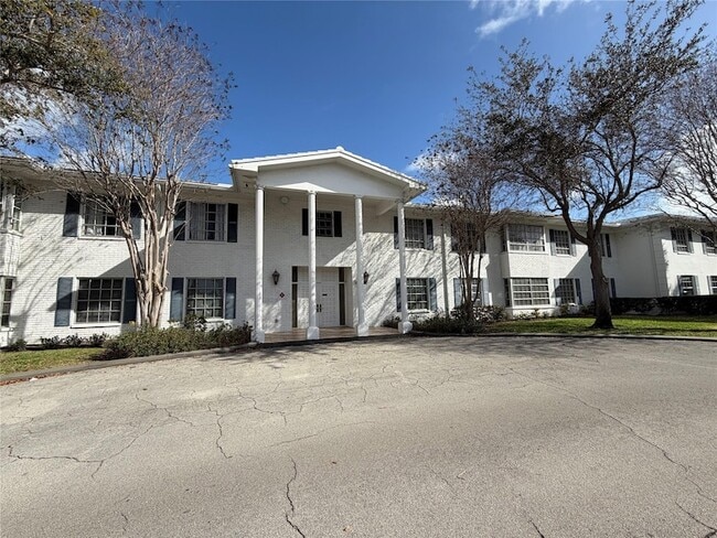 Building Photo - 2151 NE 68th St Unit 207