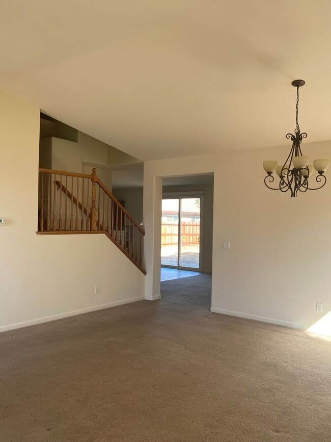 Photo - Lincoln 4 bedroom on quiet court.