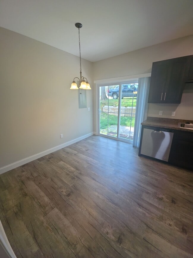 Photo - 107 Towne View Dr