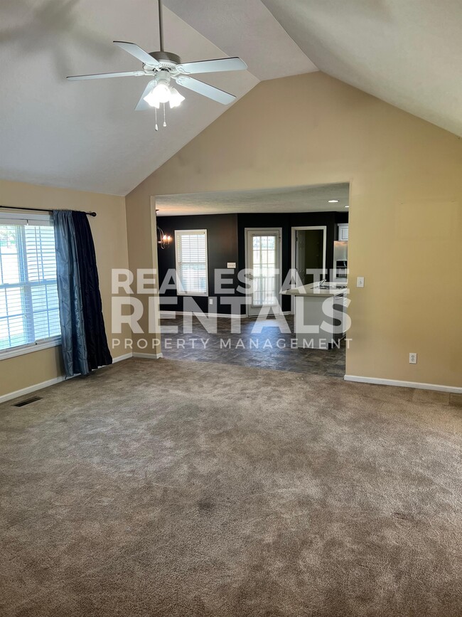 Photo - 1121 Castle Dr