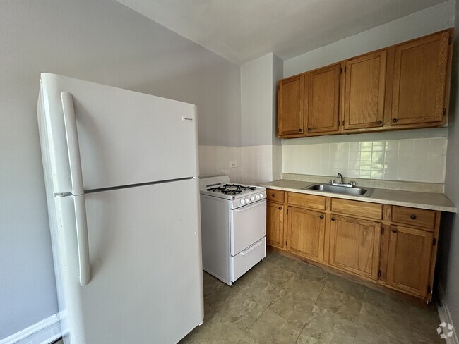 Building Photo - 6948 N Ashland Ave Rental