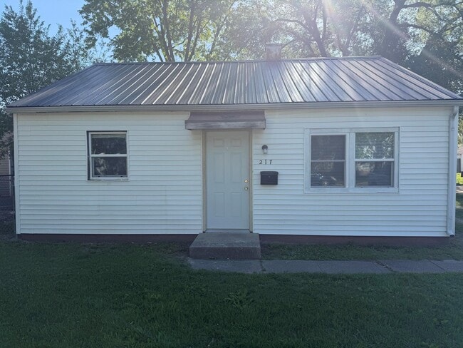 Building Photo - 217 Edwards-