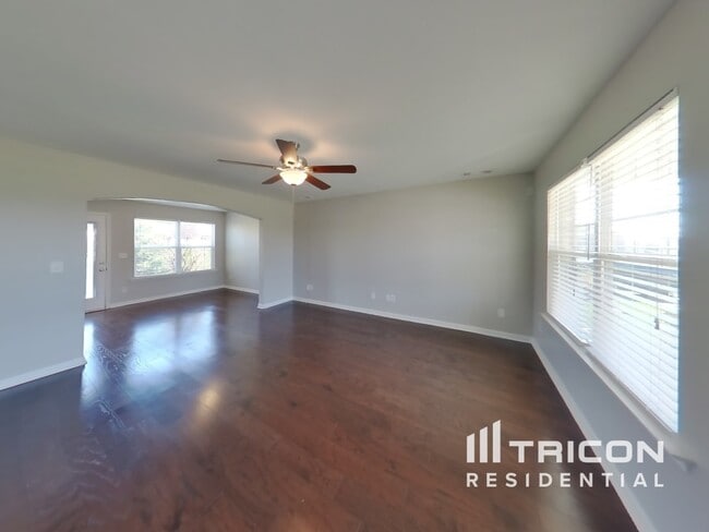 Photo - 323 Stratford Park Blvd