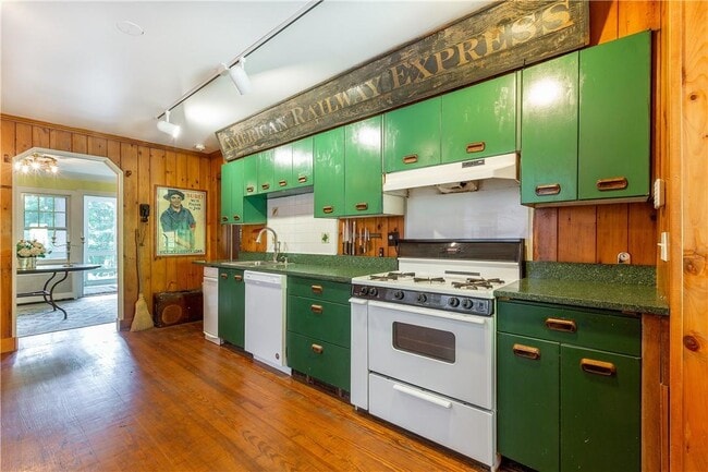 Photo - 31 Kittredge Dr