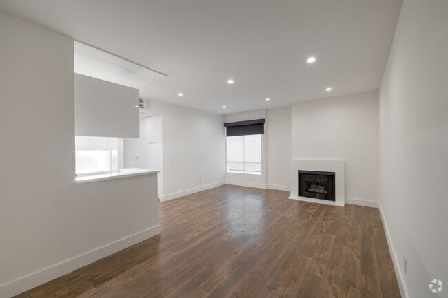 1BR, 1 BA - 703SF