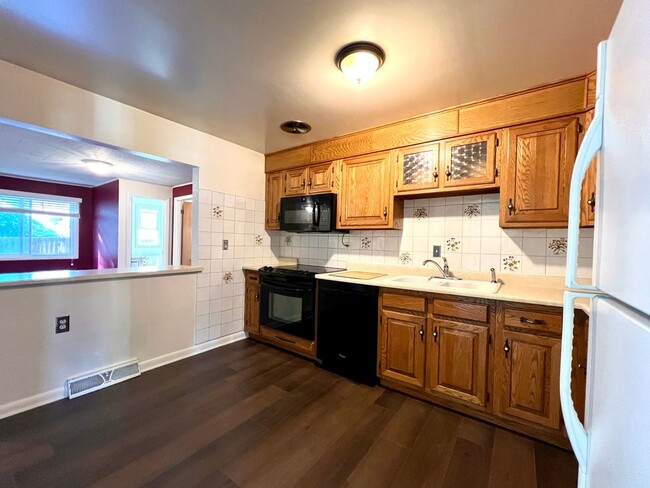 Photo - 2449 Otis St