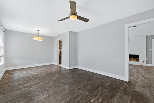 Photo - 3910 Hillside Dr