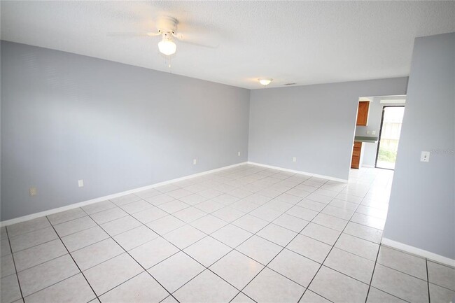 Photo - 3283 Oak Lake Pl