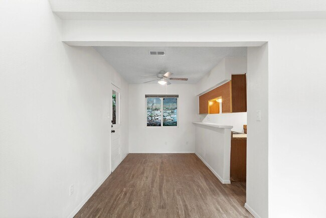 Photo - 1114/1116 Hazelton Unit 1114 Hazelton