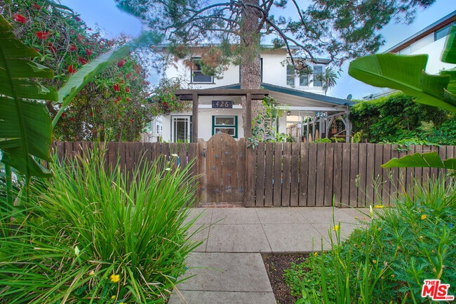 Photo - 426 Rialto Ave Unidad B