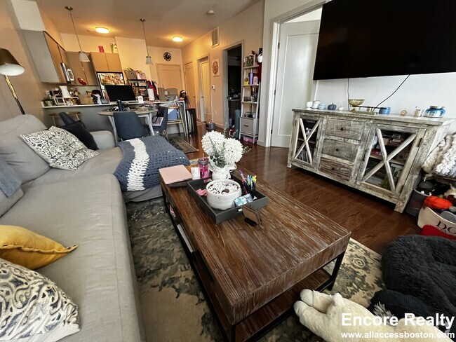 Building Photo - 454 Harvard St Unit 204 Rental