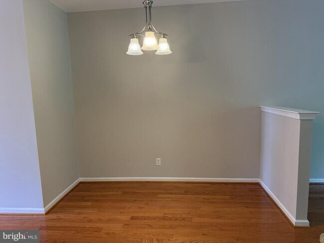 Photo - 278 Yorktown Ct