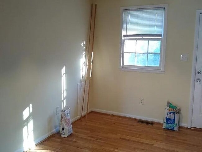 Photo - 852 Hadley Rd