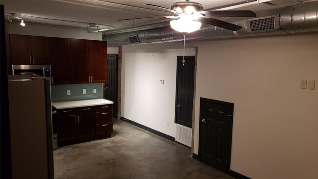 Photo - 6825 Avenue C