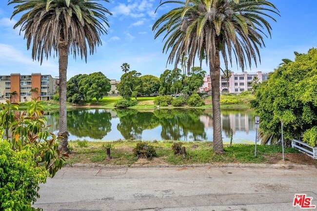 Building Photo - 164 63rd Ave Unit 2A