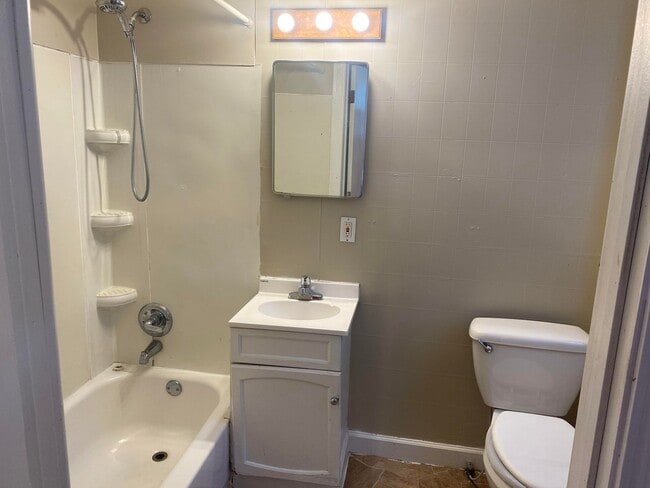 Photo - 162 W 19th St