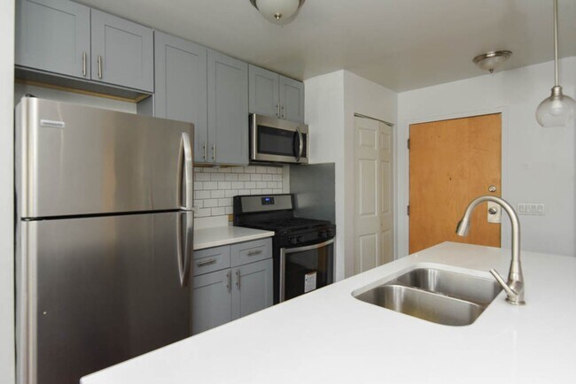 Photo - 7319 N Rogers Ave Unit 201