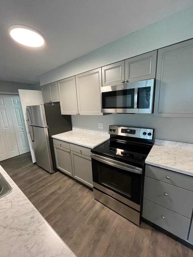Building Photo - 1305 S Congress St Rental