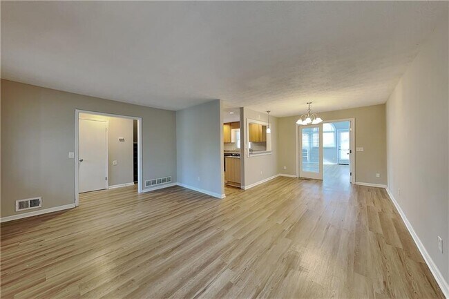 Photo - 100 John Christopher Dr