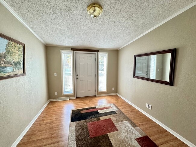 Photo - FULLY FURNISHED, ALL INCLUSIVE, LAKE ACCESS BEAUTY FOR RENT