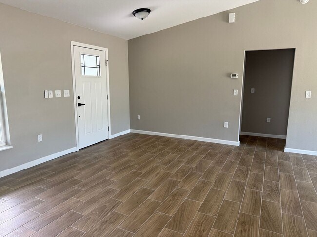 Photo - 277 Oak Ln Cir