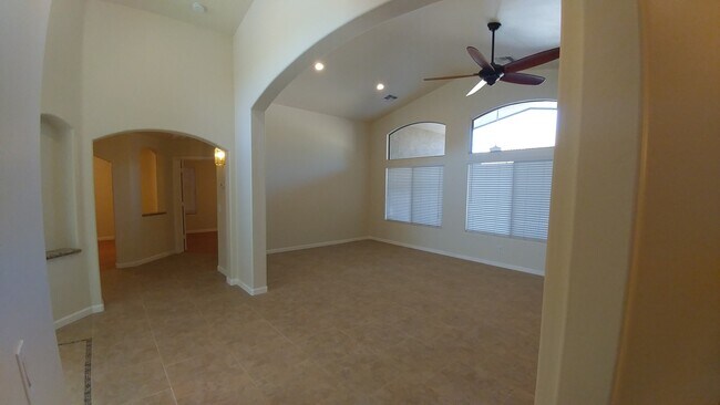 1004 W Dexter Way