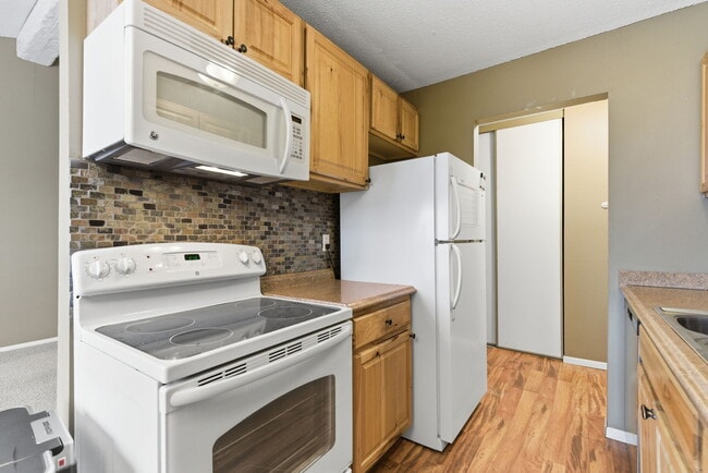 Photo - 1023 Smetana Rd