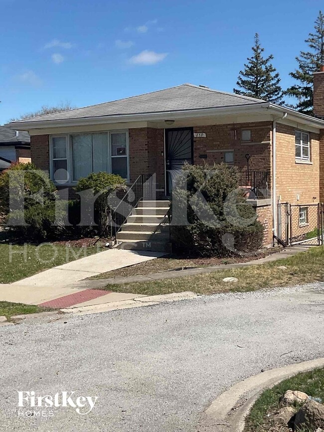 Building Photo - 659 Paxton Ave