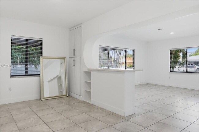 1330 SW 74th Ct