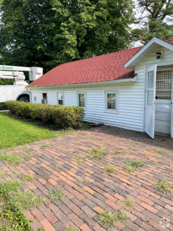 Building Photo - 128 E Park St Rental