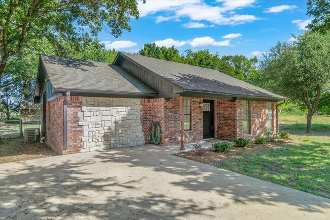 Photo - 910 Willow Dr