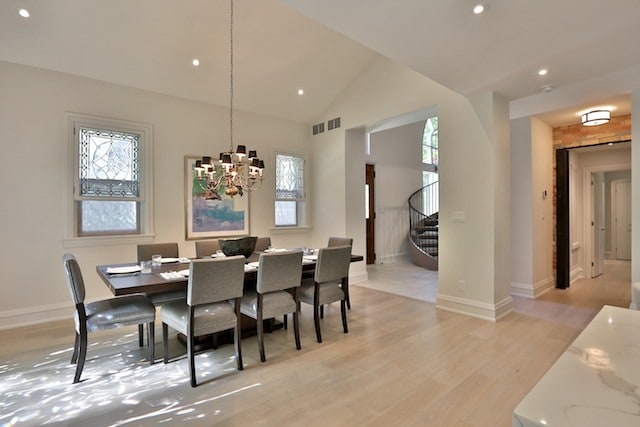 Photo - 33 Bloor St E