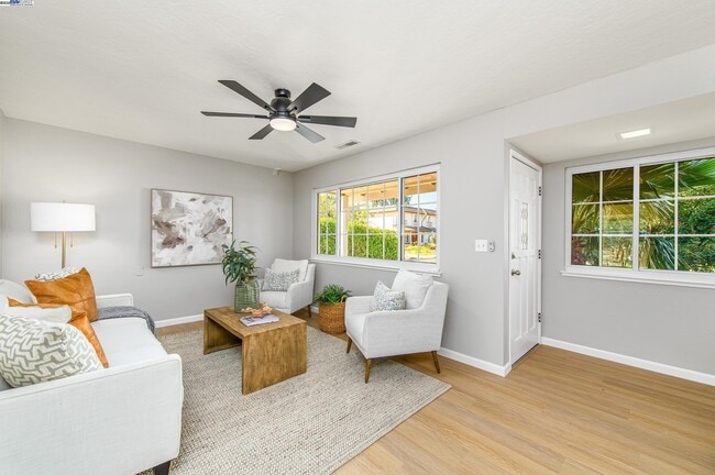 Photo - 1909 De Vaca Way