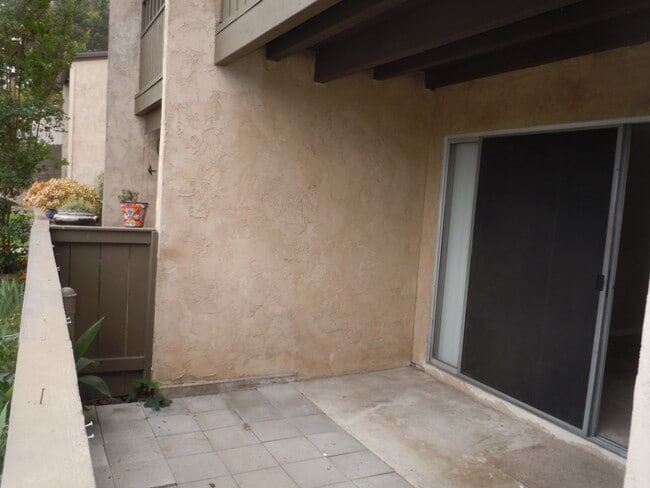 Photo - Excellent 2 bedroom 2 bathroom single story condo with private backyard. Unidad 19