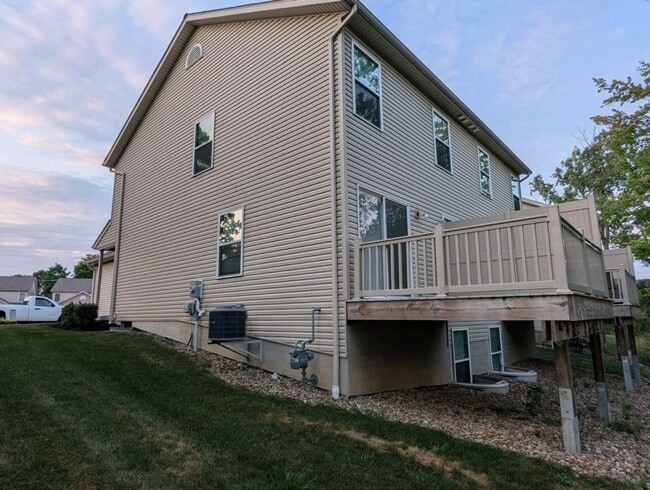 Photo - 585 Birch Hill Dr