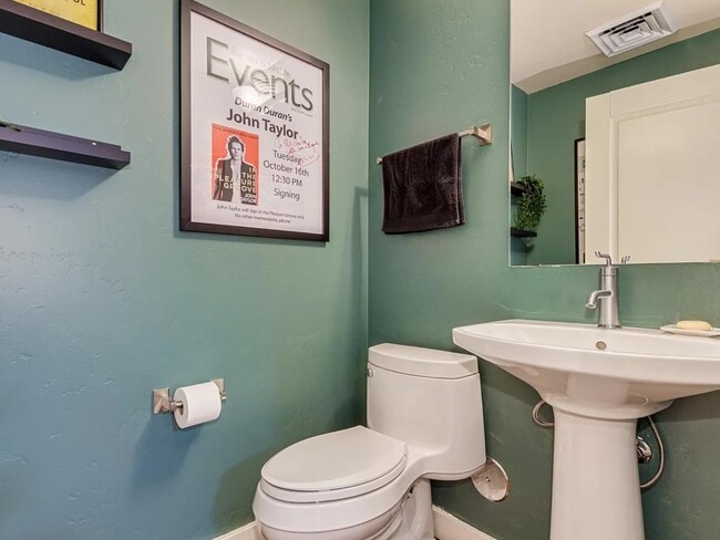 Photo - 310 S 4th St Unidad 1207