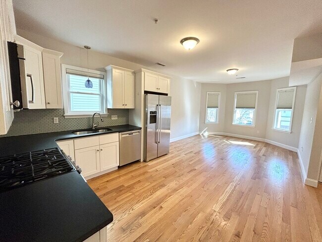 Photo - 995 Dorchester Ave Unidad 2