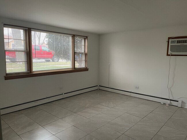 Living Room - 3307 Highland Ave Unidad Garden North