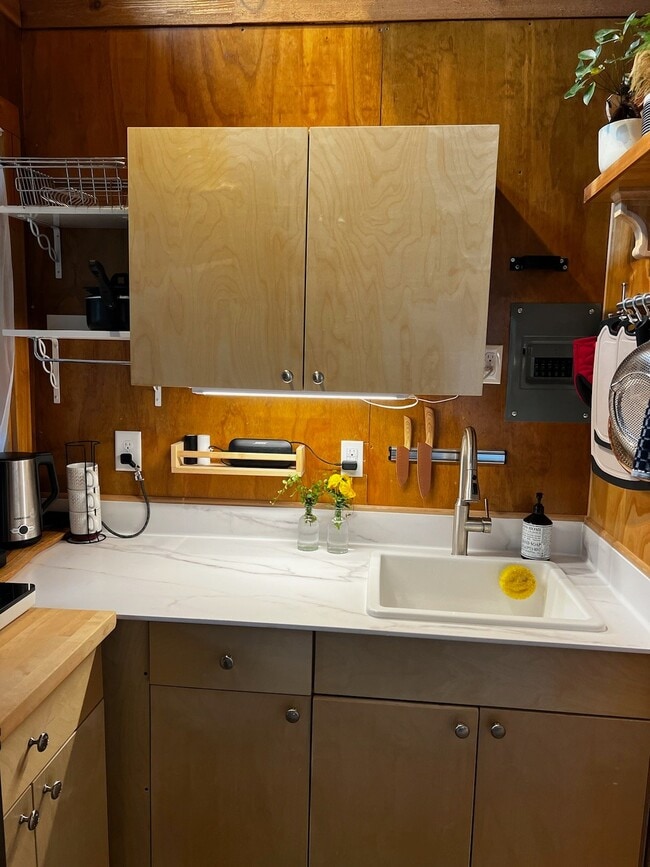 Photo - 5623 84 St E